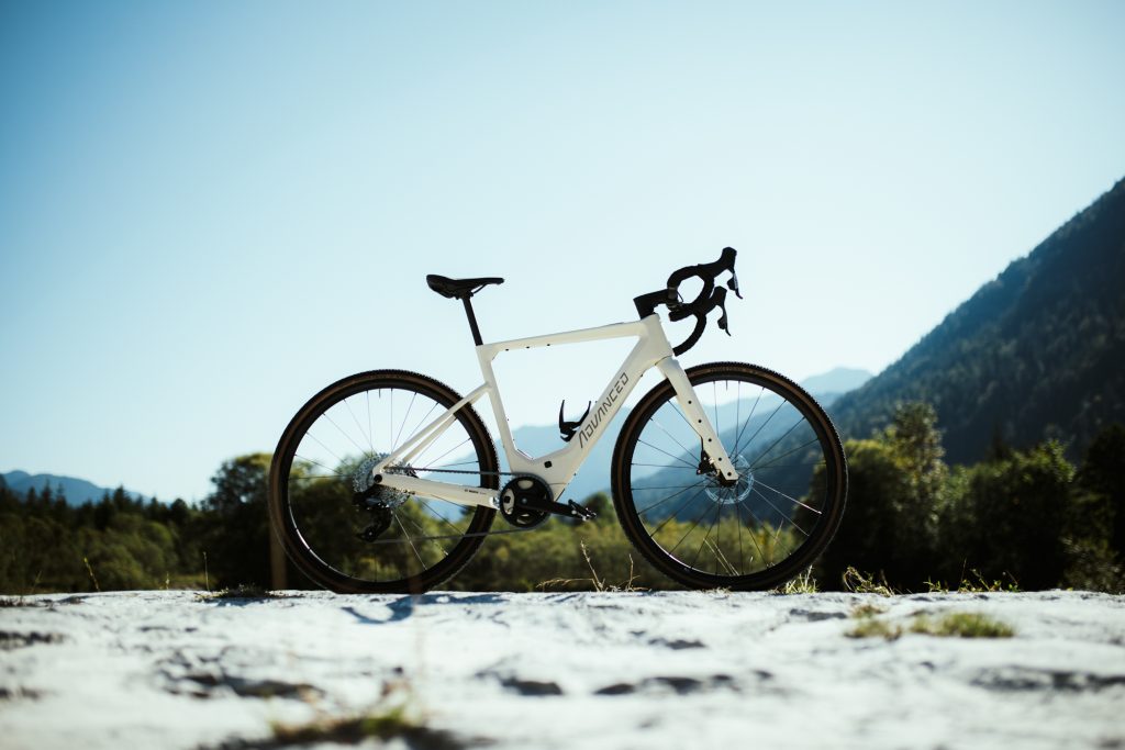 Image shows Advanced Offroad Pro Gravel egravel bike